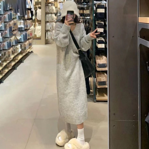 軟糯毛衣裙慵懶風寬松直筒長款秋冬配大衣V領針織打底連衣裙女