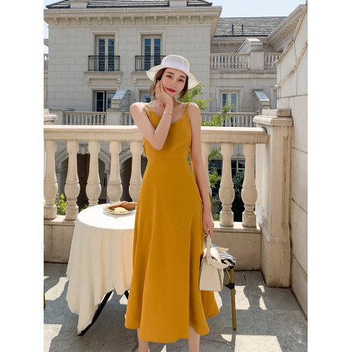 沙灘裙2025新款海邊旅遊度假性感露背長裙顯瘦V領吊帶連衣裙超仙