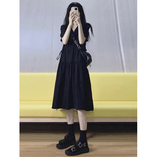 巨好看的法式黑色赫本風連衣裙子女裝夏季2025新款顯瘦長裙小個子