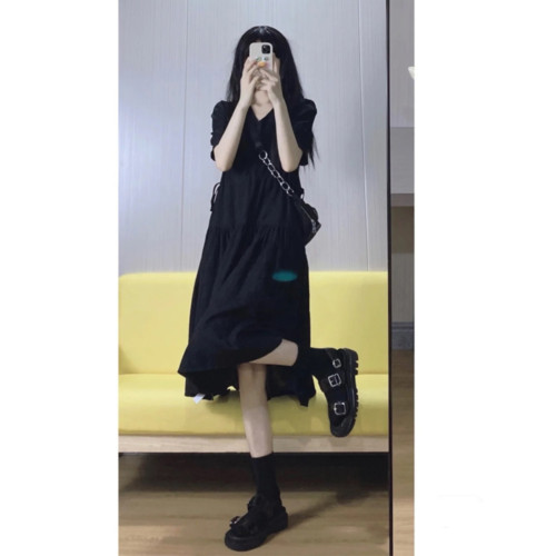 巨好看的法式黑色赫本風連衣裙子女裝夏季2025新款顯瘦長裙小個子