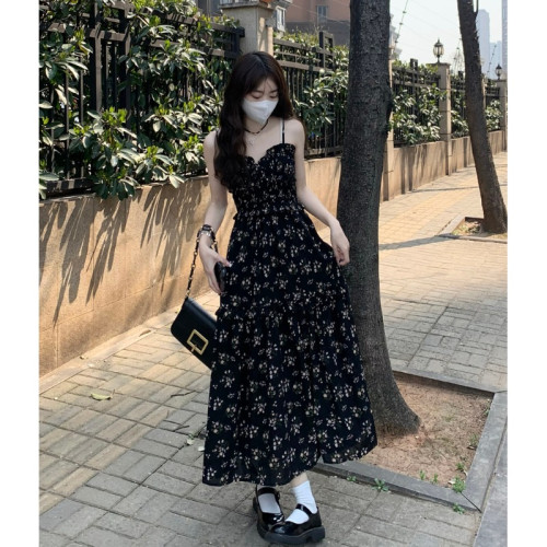 大碼純欲辣妹碎花連衣裙女夏季高級感開叉裙子胖mm遮肚顯瘦吊帶裙