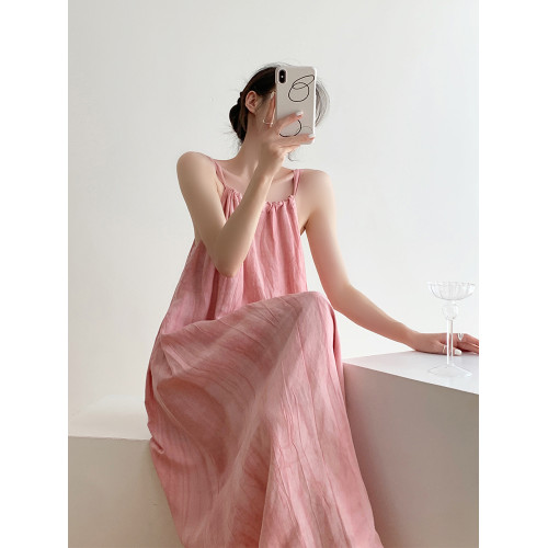 雲南慵懶粉色連衣裙多巴胺女夏泰國海邊拍照絕美度假吊帶裙高級感