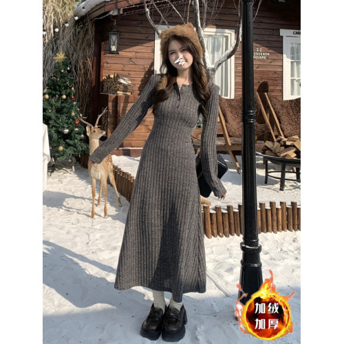 大碼女裝打底純色長袖針織連衣裙胖mm顯瘦冬季加絨加厚法式長裙子