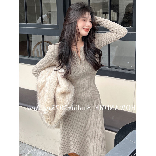 赫本風針織連衣裙女秋冬新款配大衣修身顯瘦打底內搭包臀過膝長裙