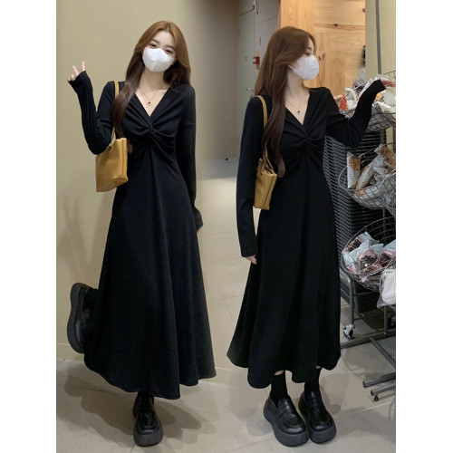 黑色長袖針織連衣裙女早秋大碼胖mm顯瘦高級感氣質配大衣打底長裙