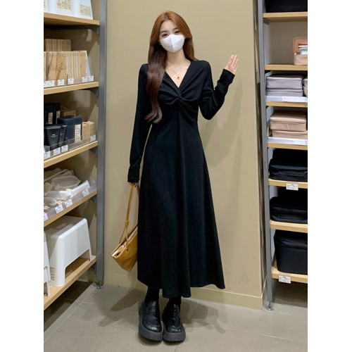 黑色長袖針織連衣裙女早秋大碼胖mm顯瘦高級感氣質配大衣打底長裙