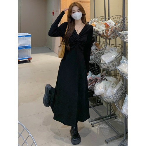 黑色長袖針織連衣裙女早秋大碼胖mm顯瘦高級感氣質配大衣打底長裙