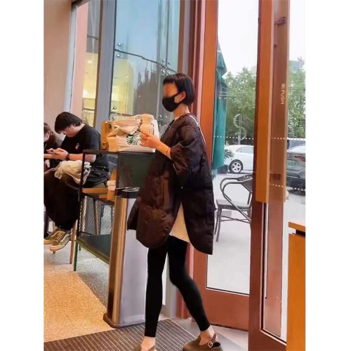 杭璐2024年新款短袖羽絨服女小衆時尚雙側開叉中長款羽絨背心外套 杭璐2024年新款短袖羽絨服女小衆時尚雙側開叉中長款羽絨背心外套