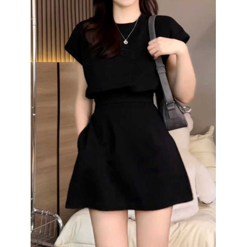 設計感字母浮雕短袖連衣裙夏季新款大碼胖mm收腰顯瘦別致短款裙子