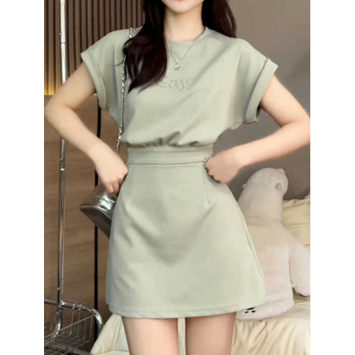 設計感字母浮雕短袖連衣裙夏季新款大碼胖mm收腰顯瘦別致短款裙子