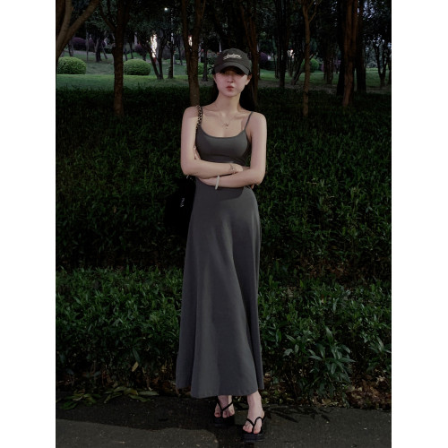卡戴珊黑色辣妹顯瘦修身大擺長裙休閒絕美吊帶連衣裙2024新款女夏