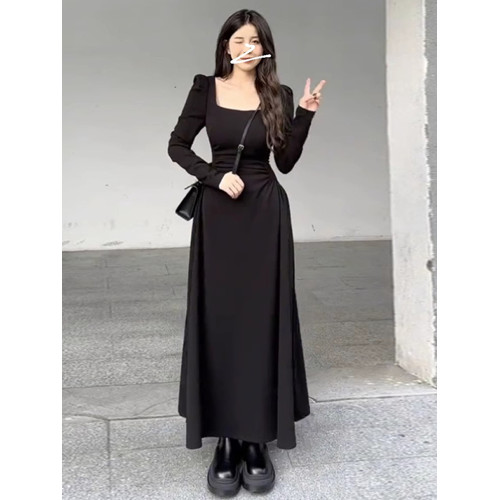 法式高級感黑色長袖連衣裙子女秋冬季2025新款小個子收腰方領長裙