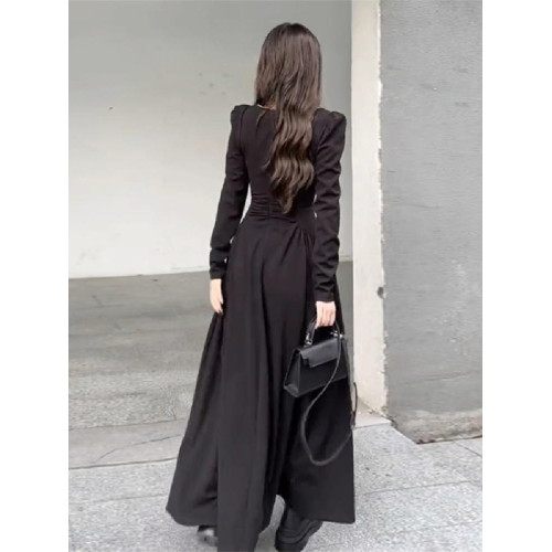 法式高級感黑色長袖連衣裙子女秋冬季2025新款小個子收腰方領長裙