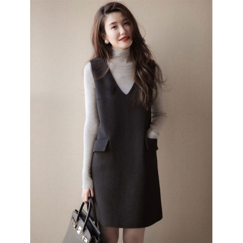 法式赫本風黑色V領無袖毛呢背心裙秋冬2025新款百搭顯瘦馬甲裙女 法式赫本風黑色V領無袖毛呢背心裙秋冬2025新款百搭顯瘦馬甲裙女