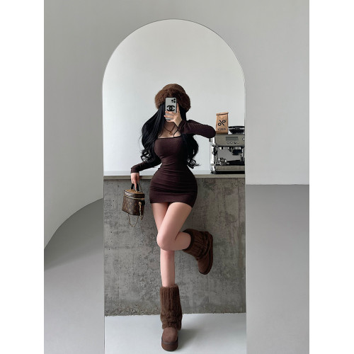 YoungGirlDay純欲性感方領修身顯瘦德絨長袖包臀連衣裙短裙含胸墊