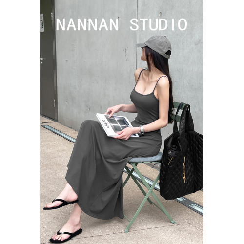 美式時髦出街簡約休閒大裙擺吊帶連衣裙女寬松春秋日常通勤長裙子