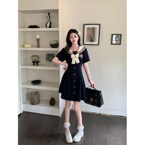 大碼學院風短袖連衣裙女夏季收腰A字氣質短裙胖MM刺綉設計感裙子