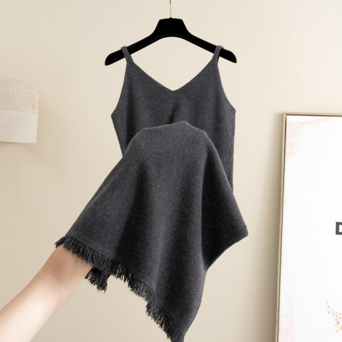 V領吊帶背心針織連衣裙女2025秋冬新款中長款內搭外穿打底毛衣裙