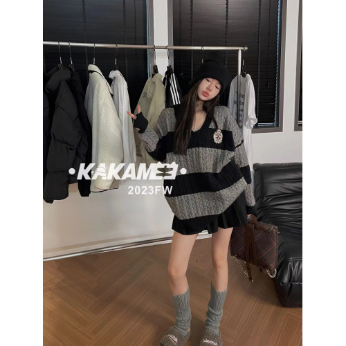 學院風V領毛衣女中長款徽章刺綉上衣韓系寬松百搭麻花條紋針織衫 學院風V領毛衣女中長款徽章刺綉上衣韓系寬松百搭麻花條紋針織衫