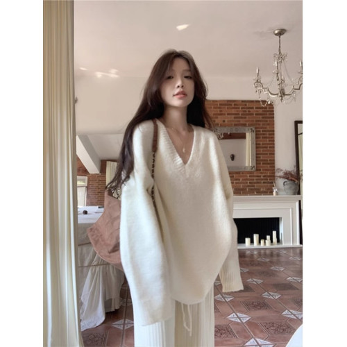 奶白色溫柔風v領套頭毛衣女秋冬慵懶風寬松軟糯針織衫高級感上衣