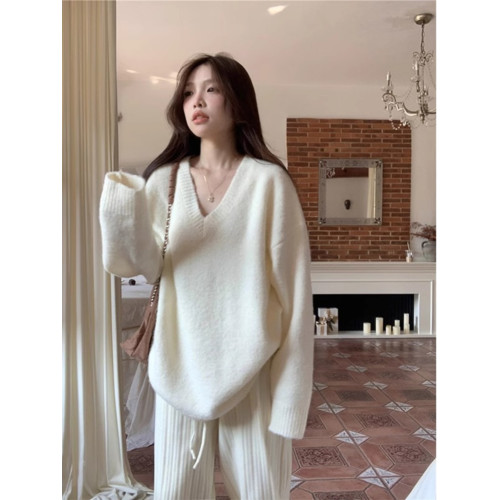 奶白色溫柔風v領套頭毛衣女秋冬慵懶風寬松軟糯針織衫高級感上衣