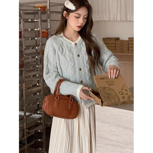 奶藍色浣熊絨麻花圓領毛衣外套女秋冬慵懶小個子加厚短款針織開衫