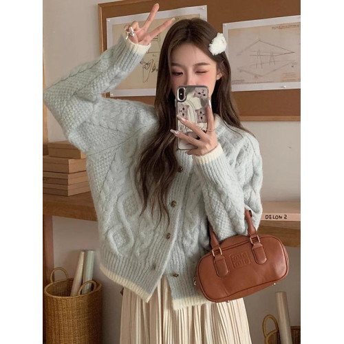 奶藍色浣熊絨麻花圓領毛衣外套女秋冬慵懶小個子加厚短款針織開衫