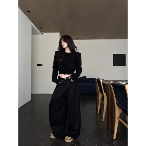 白色墊肩馬海毛套頭毛衣女秋冬修身收腰軟糯浣熊絨針織衫短款上衣 白色墊肩馬海毛套頭毛衣女秋冬修身收腰軟糯浣熊絨針織衫短款上衣