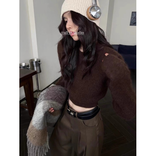 白色墊肩馬海毛套頭毛衣女秋冬修身收腰軟糯浣熊絨針織衫短款上衣 白色墊肩馬海毛套頭毛衣女秋冬修身收腰軟糯浣熊絨針織衫短款上衣