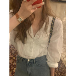 法式寬松V領蕾絲打底襯衫女秋季防曬洋氣減齡款小衫顯瘦上衣白色