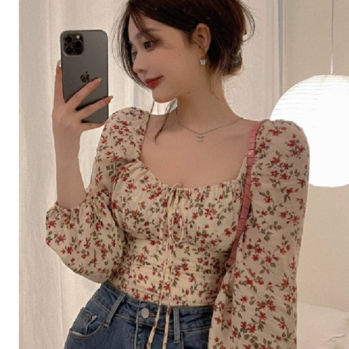 法式碎花方領上衣襯衫女設計感小衆泡泡袖修身抽褶春款露鎖骨小衫
