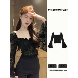 黑色露肩長袖蕾絲拼接一字肩襯衫女秋冬修身短款襯衣純欲辣妹上衣