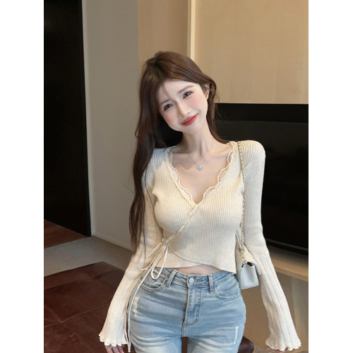 純欲辣妹性感v領短款小上衣女秋冬別致絕美顯身材蕾絲打底衫內搭 純欲辣妹性感v領短款小上衣女秋冬別致絕美顯身材蕾絲打底衫內搭