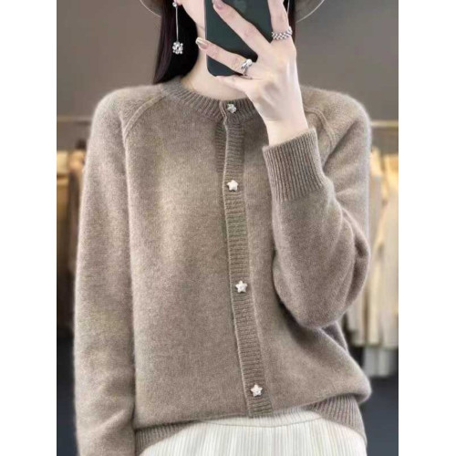 今年流行的小香風外套女針織開衫慵懶風圓領單排釦長袖毛衣外穿潮