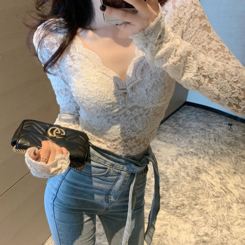 低領蕾絲打底衫女高級感秋冬季洋氣紗衣v領網紗性感加絨加厚上衣