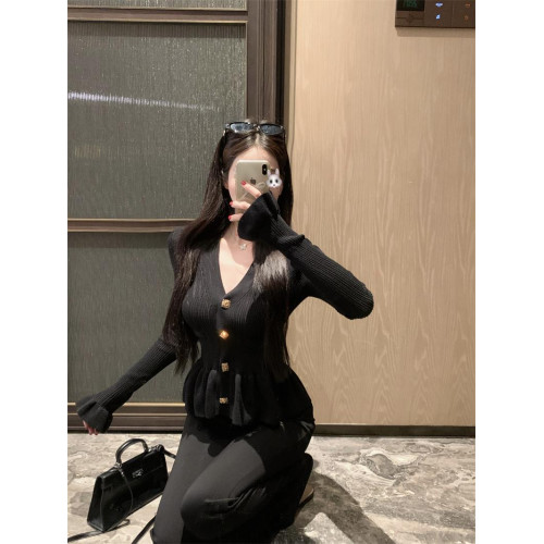 小香風荷葉邊針織衫女秋冬純欲v領上衣打底衫內搭喇叭袖法式毛衣