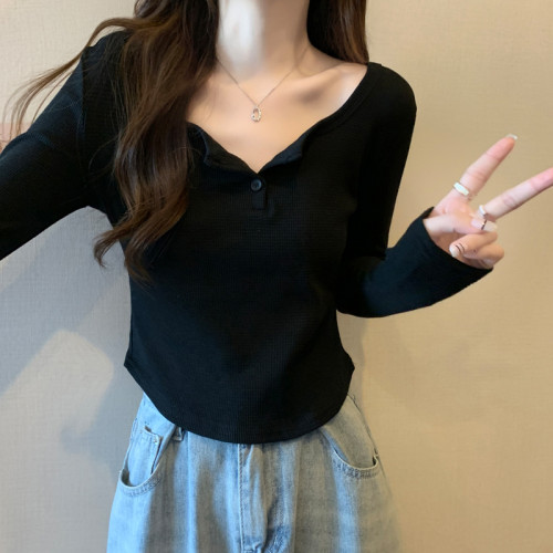 設計感弧形下擺v領長袖t恤女秋冬新款韓版灰色方領修身短款打底衫