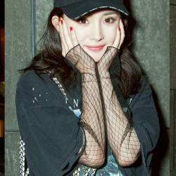 楊冪同款網紗打底衫女長袖鏤空透視漁網內搭黑色蕾絲透明上衣大碼