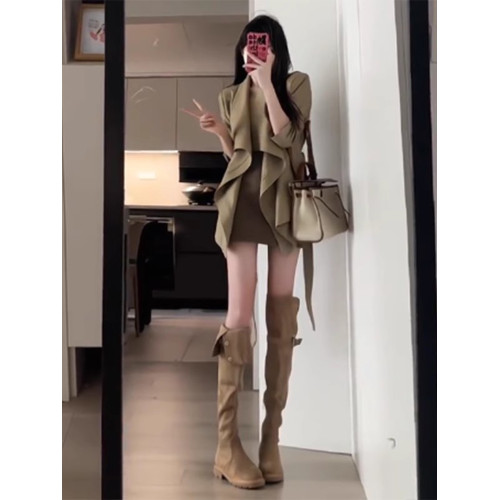 韓系氛圍感穿搭高級感超好看風衣外套設計感小衆大翻領短款外套春 韓系氛圍感穿搭高級感超好看風衣外套設計感小衆大翻領短款外套春