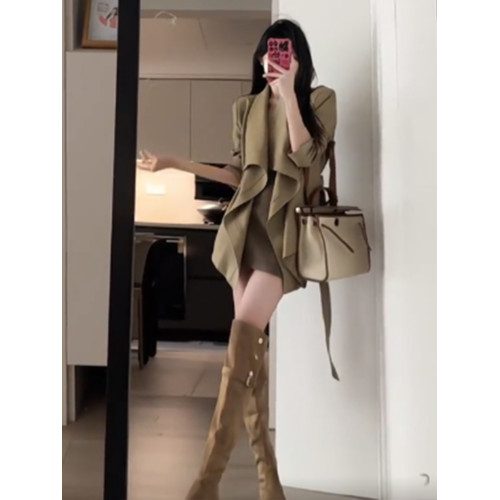 韓系氛圍感穿搭高級感超好看風衣外套設計感小衆大翻領短款外套春 韓系氛圍感穿搭高級感超好看風衣外套設計感小衆大翻領短款外套春