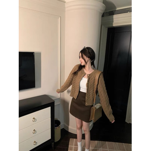 復古棕色粗條麻花紋理軟糯開衫毛衣女秋季新款修身厚實外搭上衣潮 復古棕色粗條麻花紋理軟糯開衫毛衣女秋季新款修身厚實外搭上衣潮