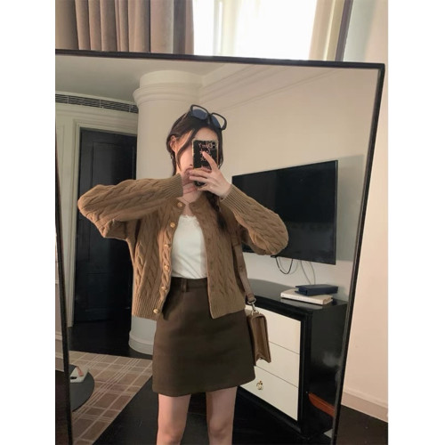 復古棕色粗條麻花紋理軟糯開衫毛衣女秋季新款修身厚實外搭上衣潮 復古棕色粗條麻花紋理軟糯開衫毛衣女秋季新款修身厚實外搭上衣潮