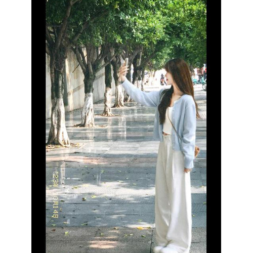 軟糯感淺藍色針織開衫毛衣外套女春季新款簡約百搭短款上衣外套 軟糯感淺藍色針織開衫毛衣外套女春季新款簡約百搭短款上衣外套