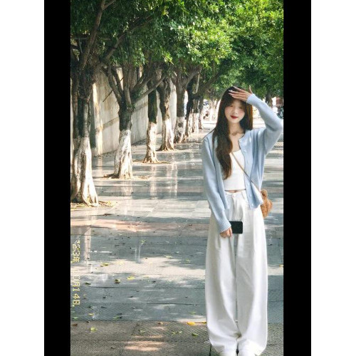 軟糯感淺藍色針織開衫毛衣外套女春季新款簡約百搭短款上衣外套 軟糯感淺藍色針織開衫毛衣外套女春季新款簡約百搭短款上衣外套