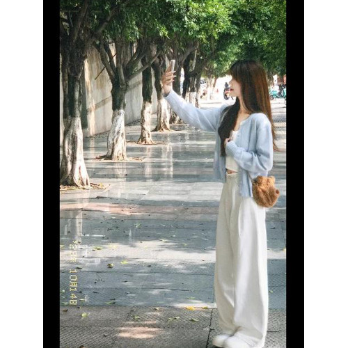 軟糯感淺藍色針織開衫毛衣外套女春季新款簡約百搭短款上衣外套 軟糯感淺藍色針織開衫毛衣外套女春季新款簡約百搭短款上衣外套