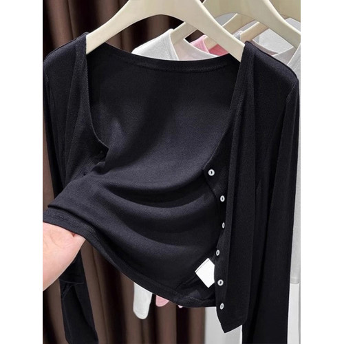 秋季2025極簡風時髦針織開衫女慵懶松弛感上衣長袖百搭休閒短外套