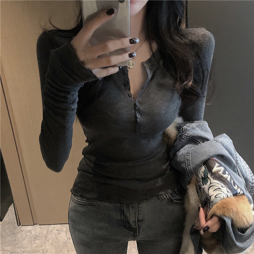 辣妹心機木耳邊半開領紐釦面膜t恤女長袖秋冬新款修身打底衫上衣