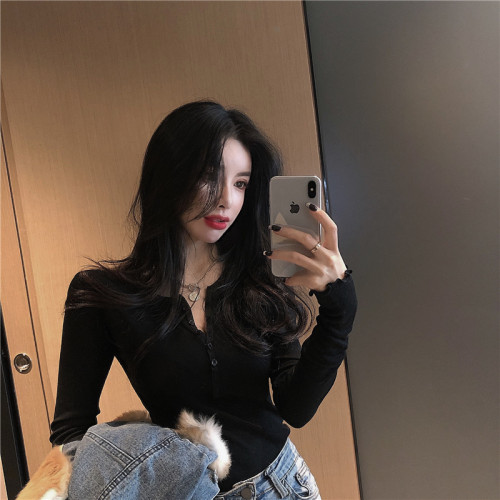 辣妹心機木耳邊半開領紐釦面膜t恤女長袖秋冬新款修身打底衫上衣