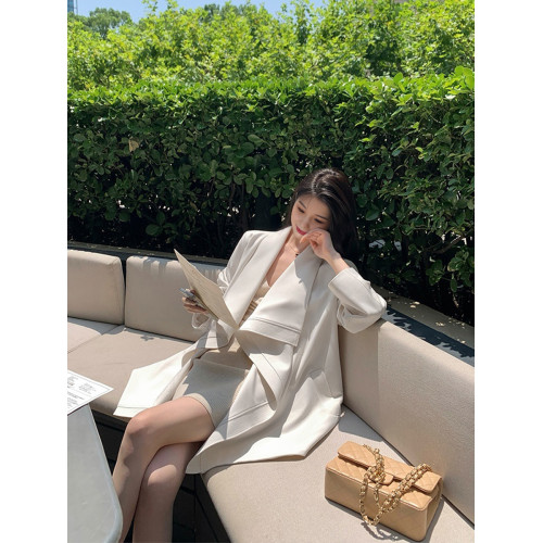 卡其色氣質短款風衣女2025秋季新款寬松翻領系帶小個子高級感外套