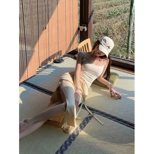 2025夏季帶胸墊一體外穿背心女春秋內搭純欲無袖短上衣白色吊帶女